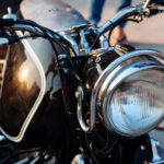 ヘッドライトバルブの交換手順と注意点